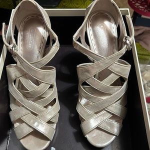 ❤️❤️❤️Coach satin leather heels